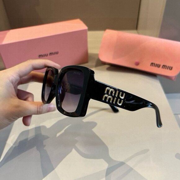 Miu Miu Women\'s Black Square Sunglasses main image 4